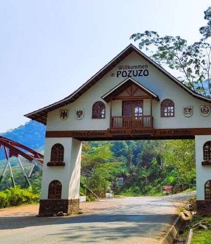 Portada de ingreso a Pozuzo, Oxapampa, lugares turísticos del Perú