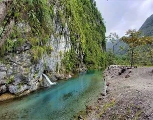 Aguas turquesas de Pozuzo, Oxapampa, Lugares turisticos del peru
