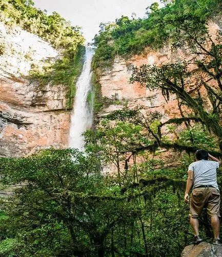 Catarata Parijaro, ubicado en el distrito de Rio Tambo, provincia de Satipo, Selva central, región Junín Perú.Viajes