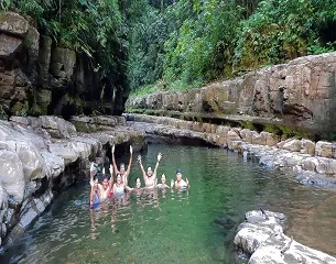 Chapuzón, Piscina natural de Betania, lugar turistico, en Rio Tambo, Satipo, Junin, Peru.Viajes