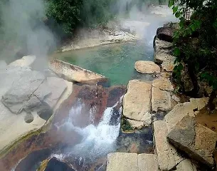Mayantuyacu, río hirviente, lugar turístico de la selva peruana, para visitar en el distrito de Honoria, Puerto Inca, Departamento de Huánuco. Lugares turisticos del Perú.. Mayantuyacu, río hirviente, lugar turístico de la selva peruana, para visitar en el distrito de Honoria, Puerto Inca, Departamento de Huánuco. Lugares turisticos del Perú.