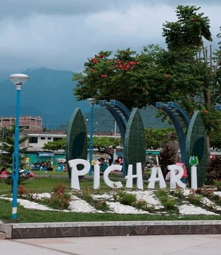 Plaza, Pichari, Cusco, Perú y sus lugares turísticos para viajar y hacer turismo.Viajes