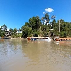 Puerto Chata a orillas del rio Perené, ubicado en el distrito de Rio Tambo, provincia de Satipo, Selva central, región Junín, Perú.Lugares turisticos del Perú.Viajes.Relax