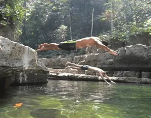 Salto espectacular a la piscina natural de Betania, ubicado en el distrito de Río Tambo, provincia de Satipo, Selva central, region Junin, Peru, Lugares turisticos..