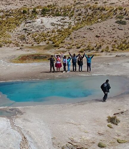 Tour por los Géiseres de Tacna: Aguas Termales, Paisajes Volcánicos y Almuerzo Geotérmico