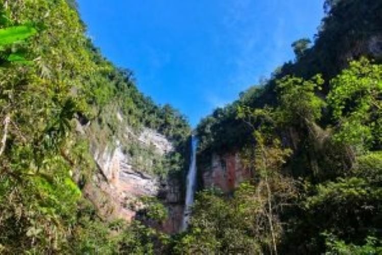 Cataratas en Perú La Espectacular Catarata Parijaro